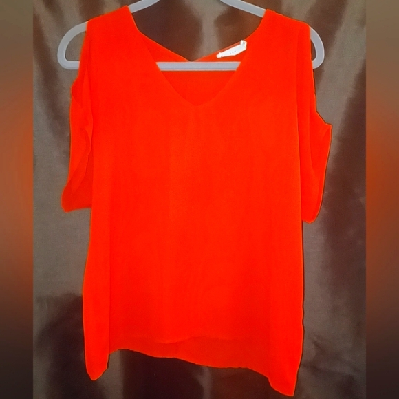 Red Lush Cold Shoulder Top - Picture 1 of 1